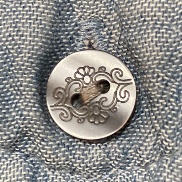 2/$40 M Petite Woolrich Chambray Pockets Epaulettes Button Shirt Lt Blue Medium - Picture 3 of 10